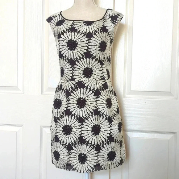 kate spade Dresses & Skirts - Kate Spade Embroidered Flower Dress